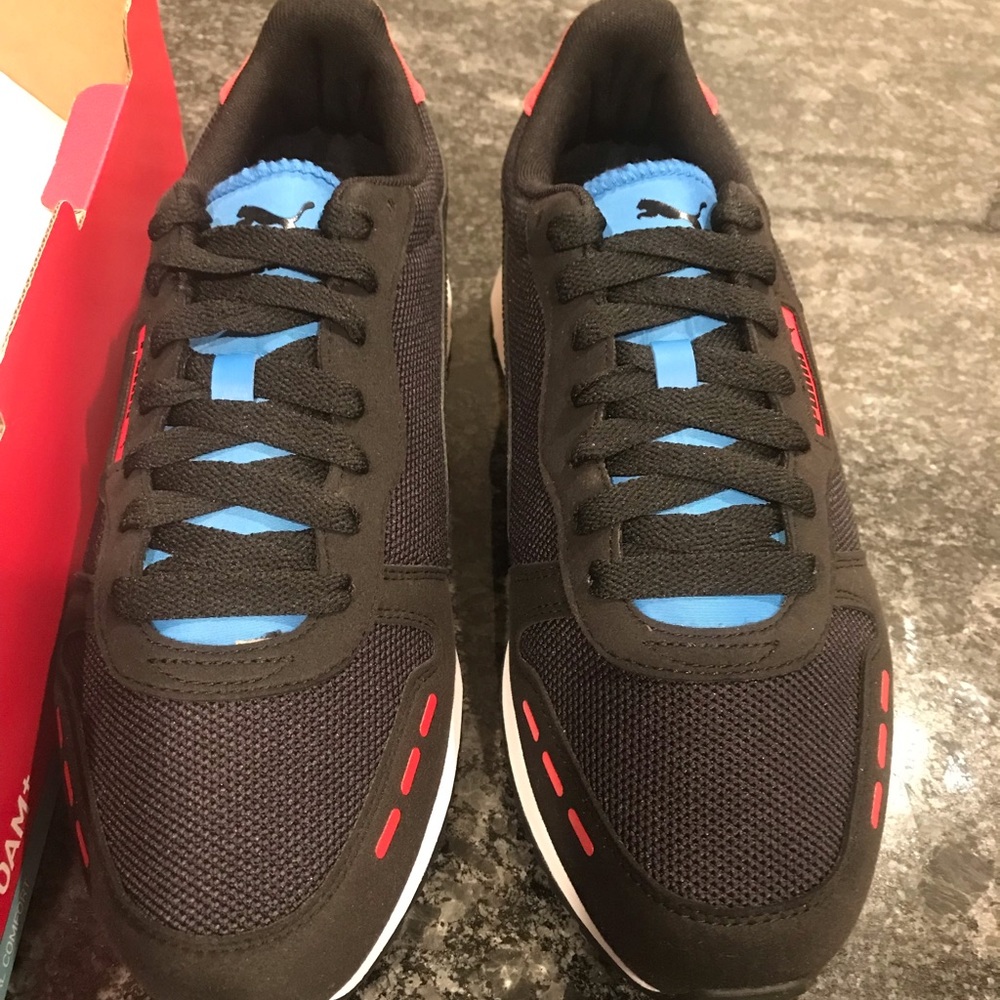 New Never Worn Men’s Puma Sneakers